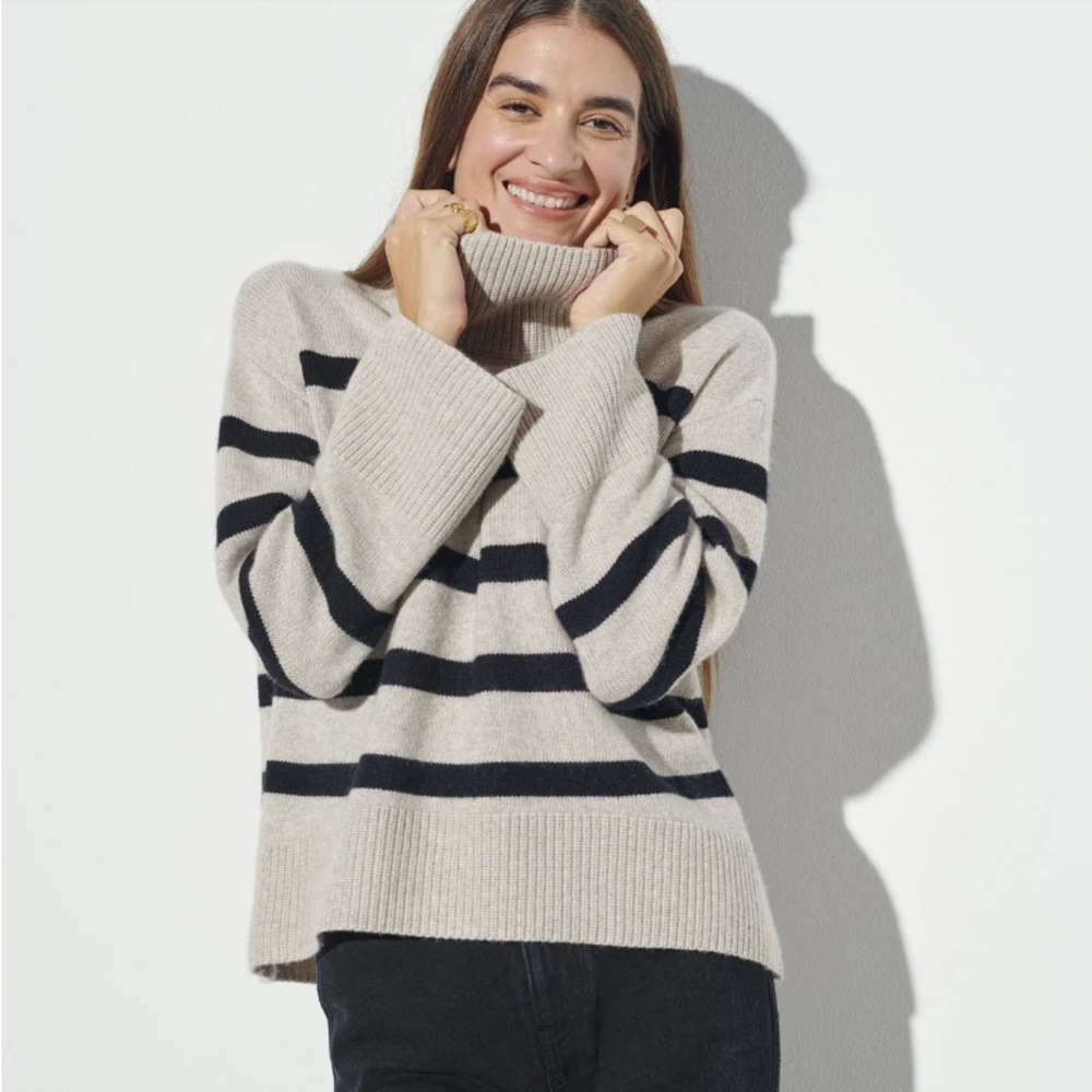 The Reset Magic Mock Neck, White Pepper Stripe, Size Small
